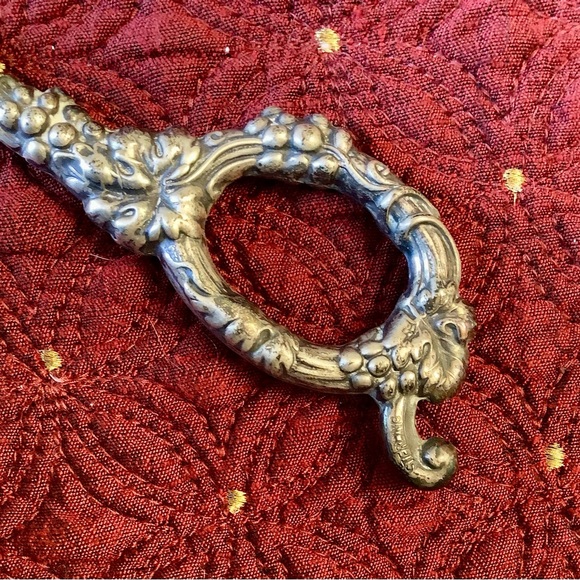 Antique Sterling silver antique sewing scissors, leaf pattern - Picture 8 of 9